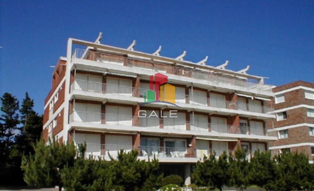 Amplio departamento frente a Playa Mansa