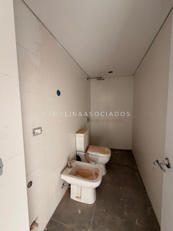 VENDE DEPTO DE 1 DORMITORIO CON PARRILLERO