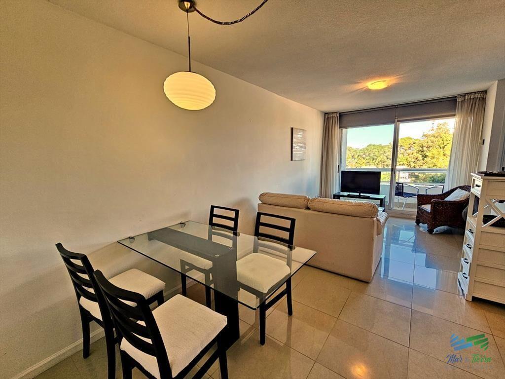 En venta apartamento 1 dormitorio con servicios en Roosevel