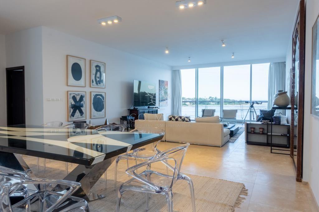 Apartamento duplex con Piscina, Parrillero y una