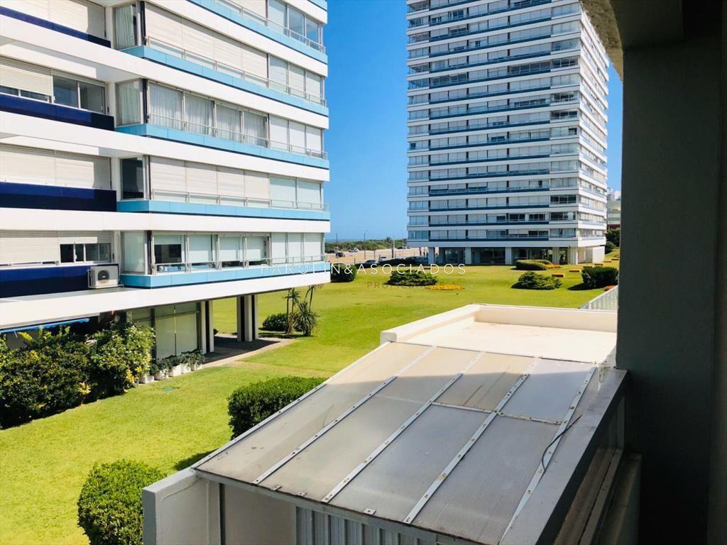 Apartamento en venta a pasos de Brava, Punta del Este.