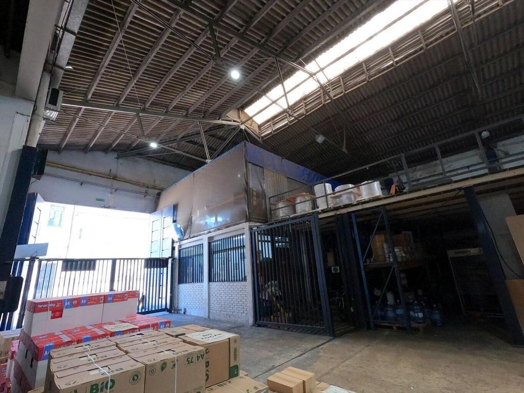 Venta Local Industrial en Aguada Gral. Farías 4.217 metros