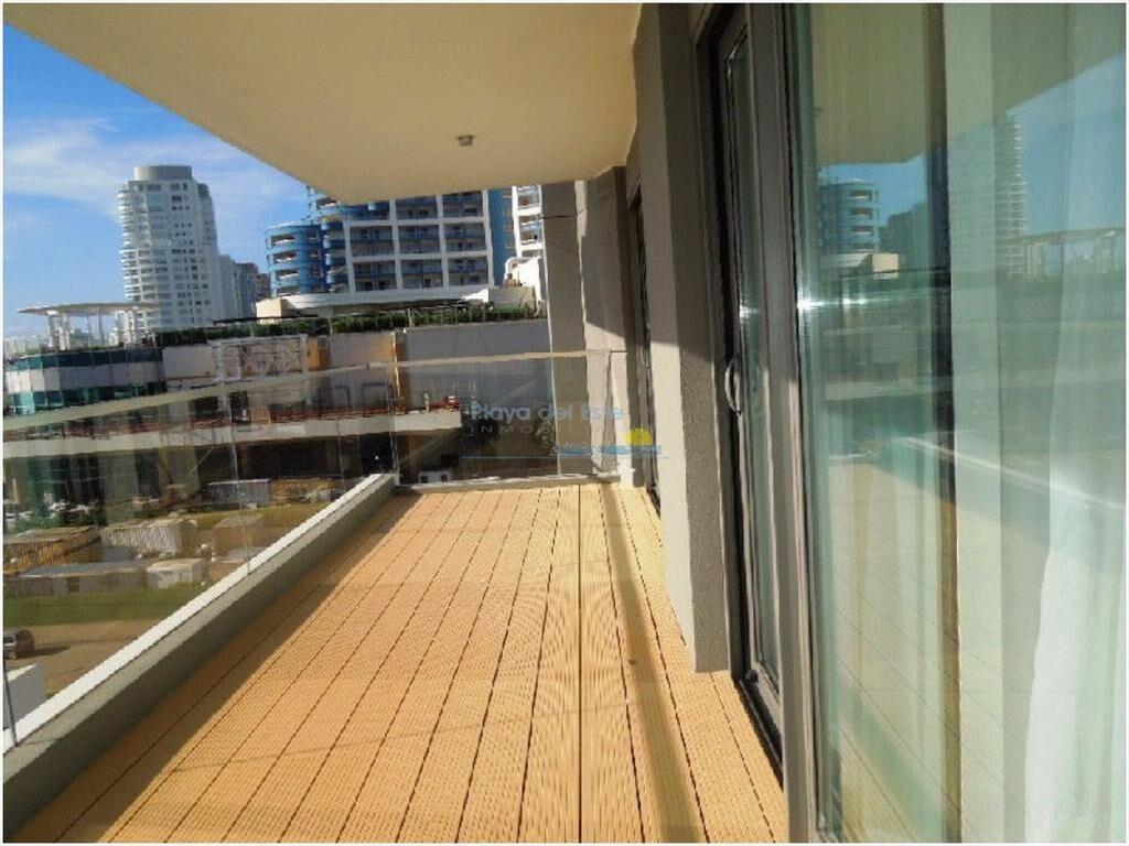 Apartamento en Venta de 3 dormitorios en Punta ,