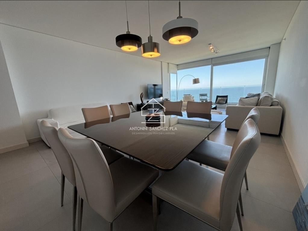 Vende apartamento de 3 dormitorios con vista al mar en Brav