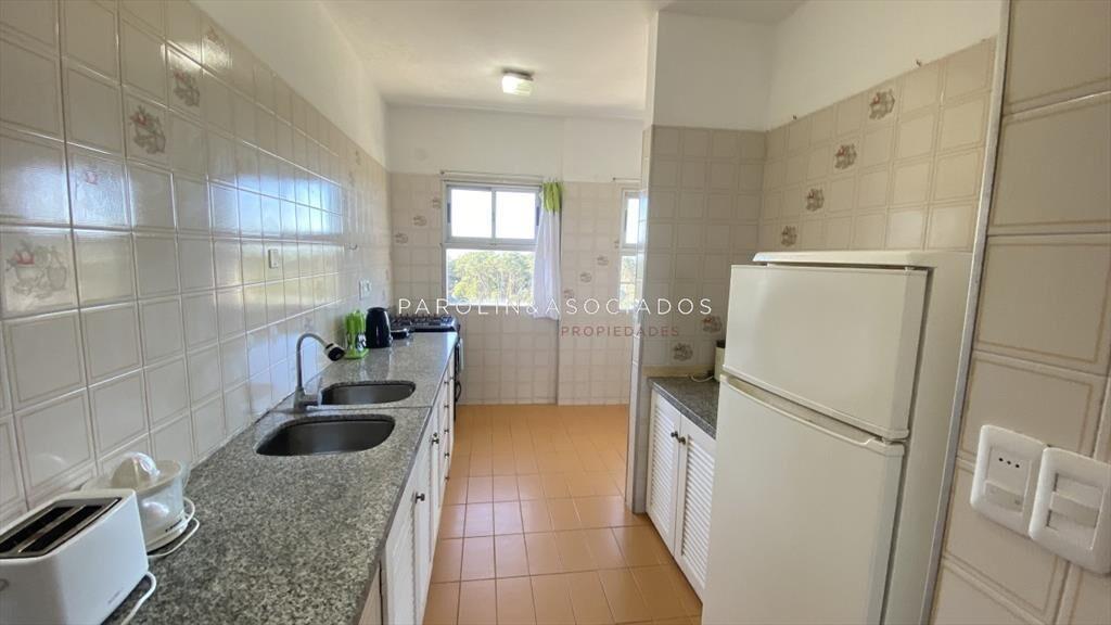 Apartamento sobre Av Roosevelt de 2 dormitorios en Venta