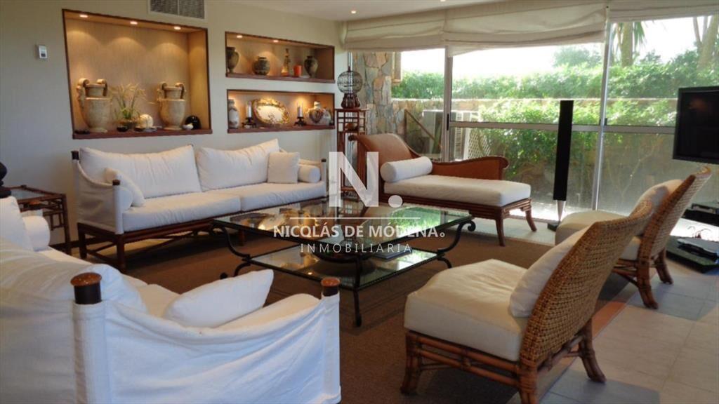 Apartamento de 4 dormitorios en Punta del Este al