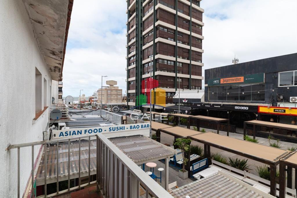 Apartamento en venta de 3 dormitorios y de en del