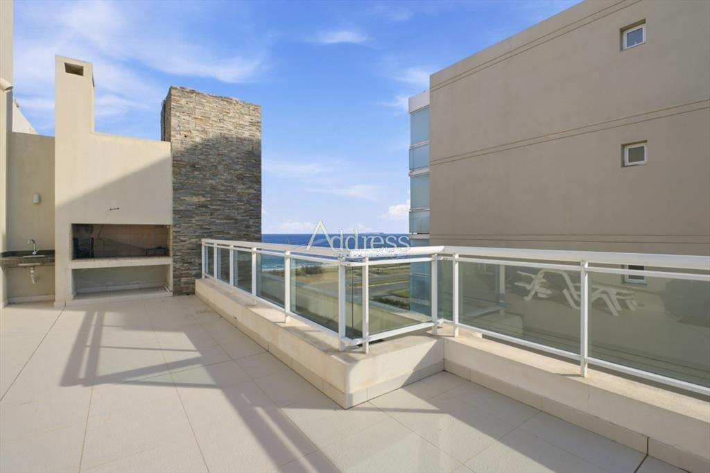 Venta Apartamento Frente al Maren Playa Mansa, 2 suites y P