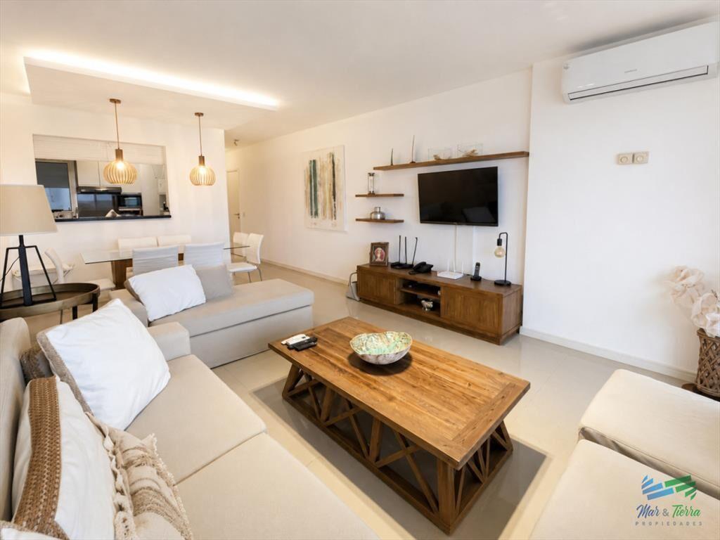 Apartamento moderno de 3 Dormitorios frente al mar en Playa