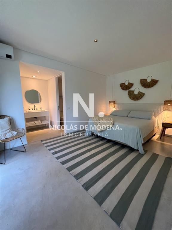 Venta de casa de 4 dormitorios en Pinar del Faro,