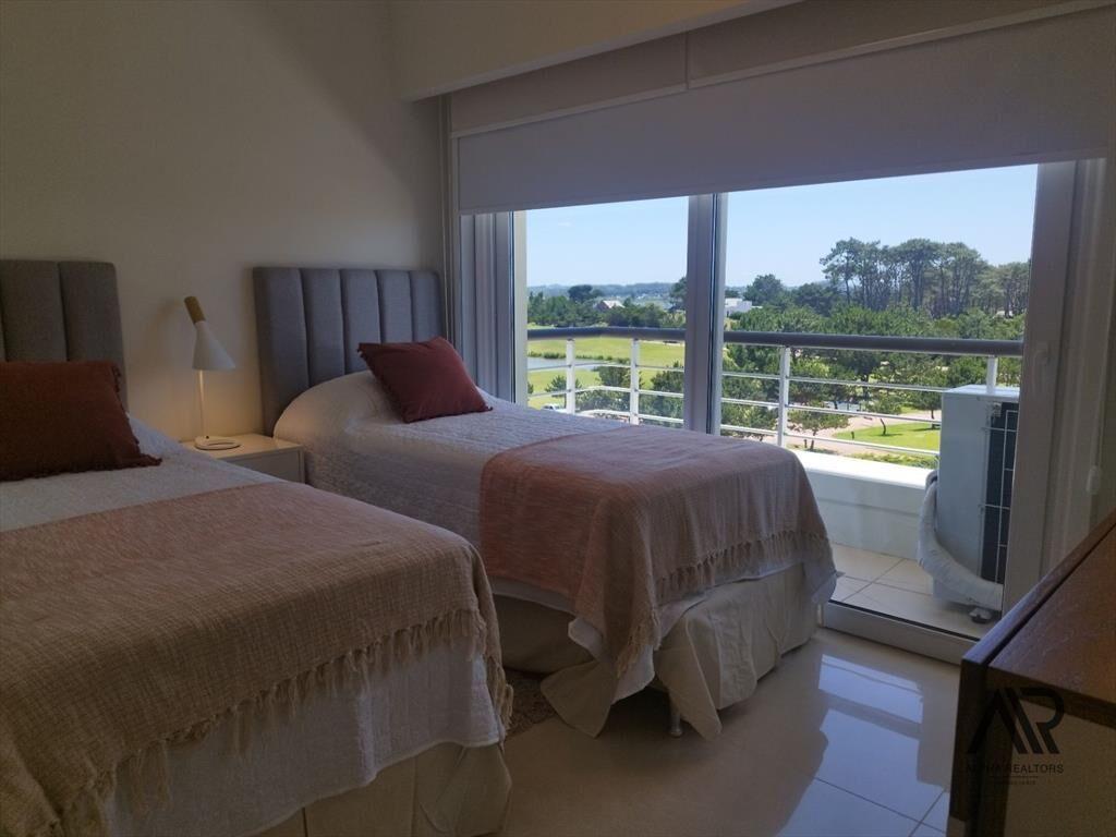 Apartamento en venta de 3 dormitorios c/ cochera en P. B...