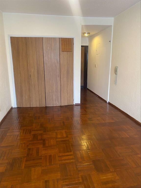 Monoambiente muy céntrico, frente a Plaza Fabini, todos los