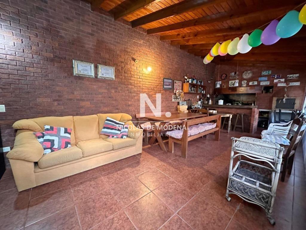 Casa en venta 3 dormitorios con piscina y losa -