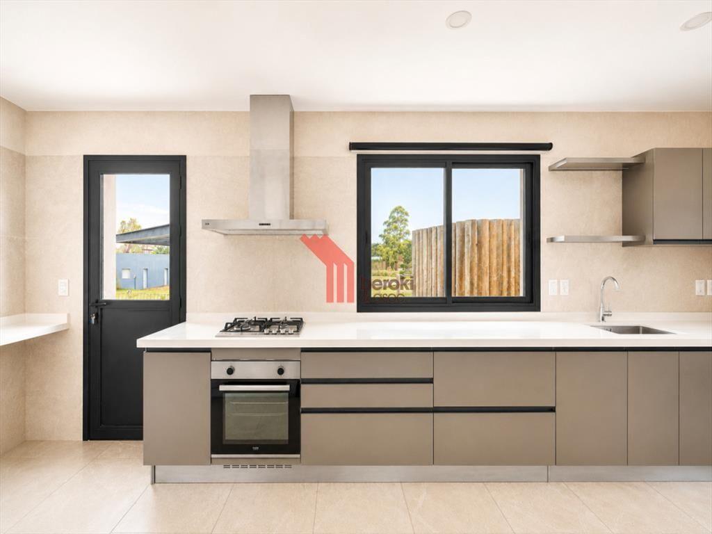 Venta de casa de 3 dormitorios, 3 baÃ±os y cuarto