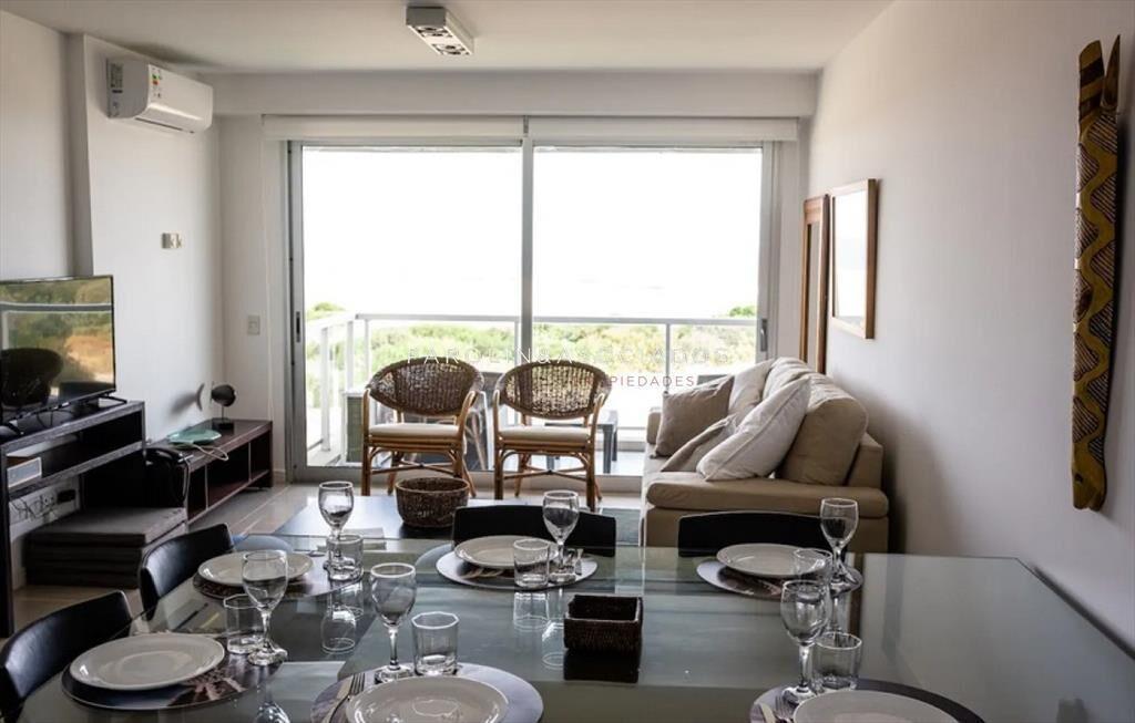 Apartamento en venta de 3 dormitorios con vista