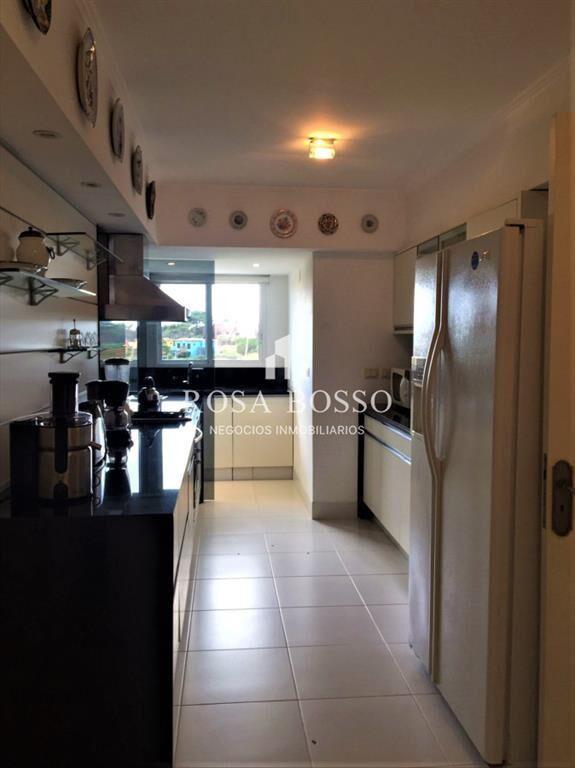 Apartamento en la Brava, para alquiler.
