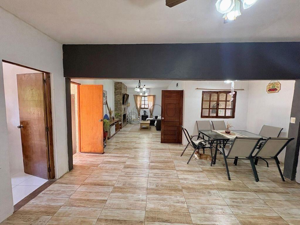 Venta casa 2 dormitorios, patio y garaje, Punta de Rieles