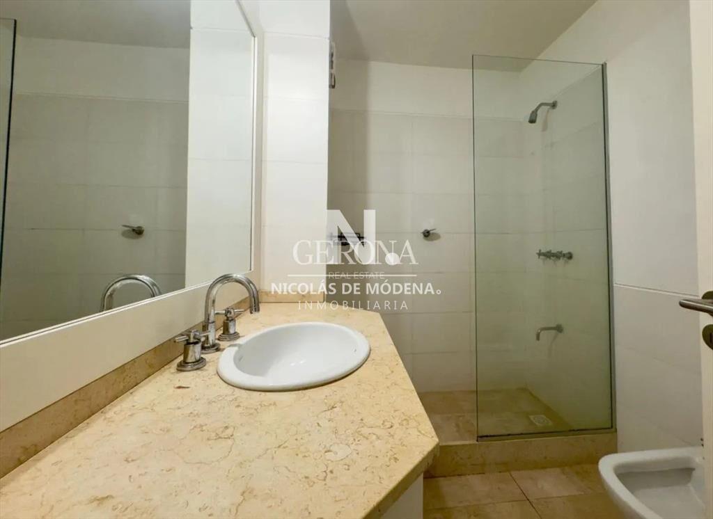Venta Apartamento de 3 Dormitorios Con Jardin y