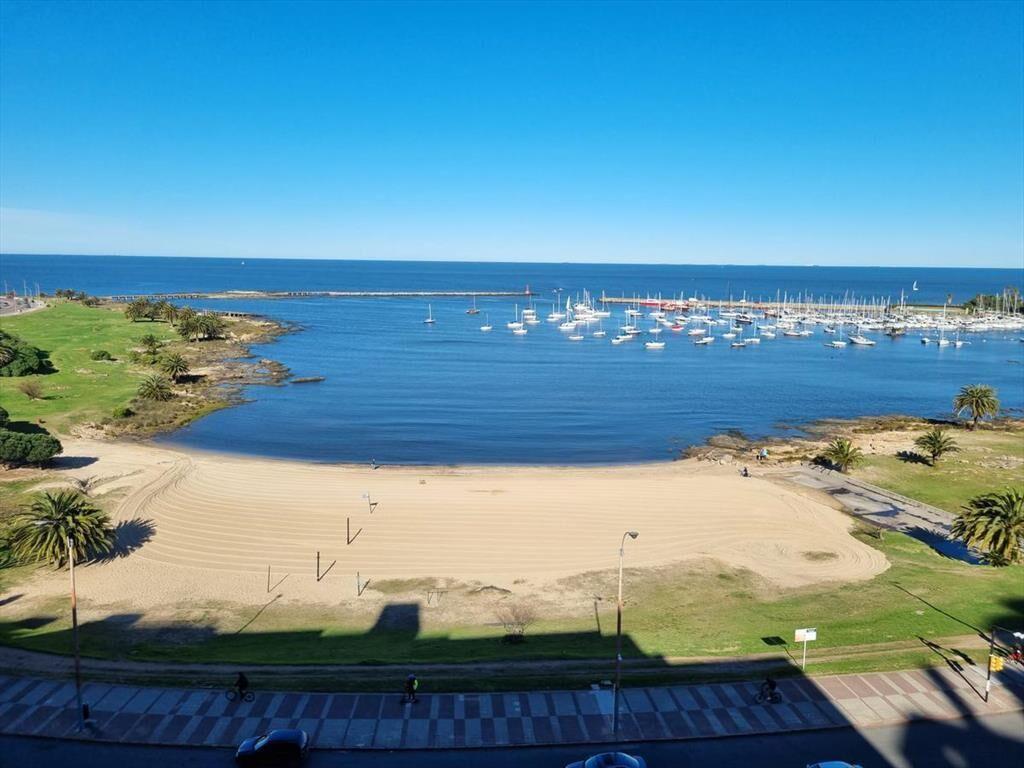 Rambla y 26, piso alto, reciclado, 171 m2, garaje !!