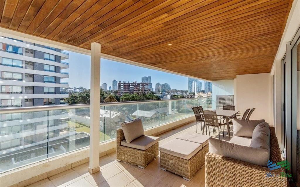Venta apartamento de 2 dormitorios y medio con en