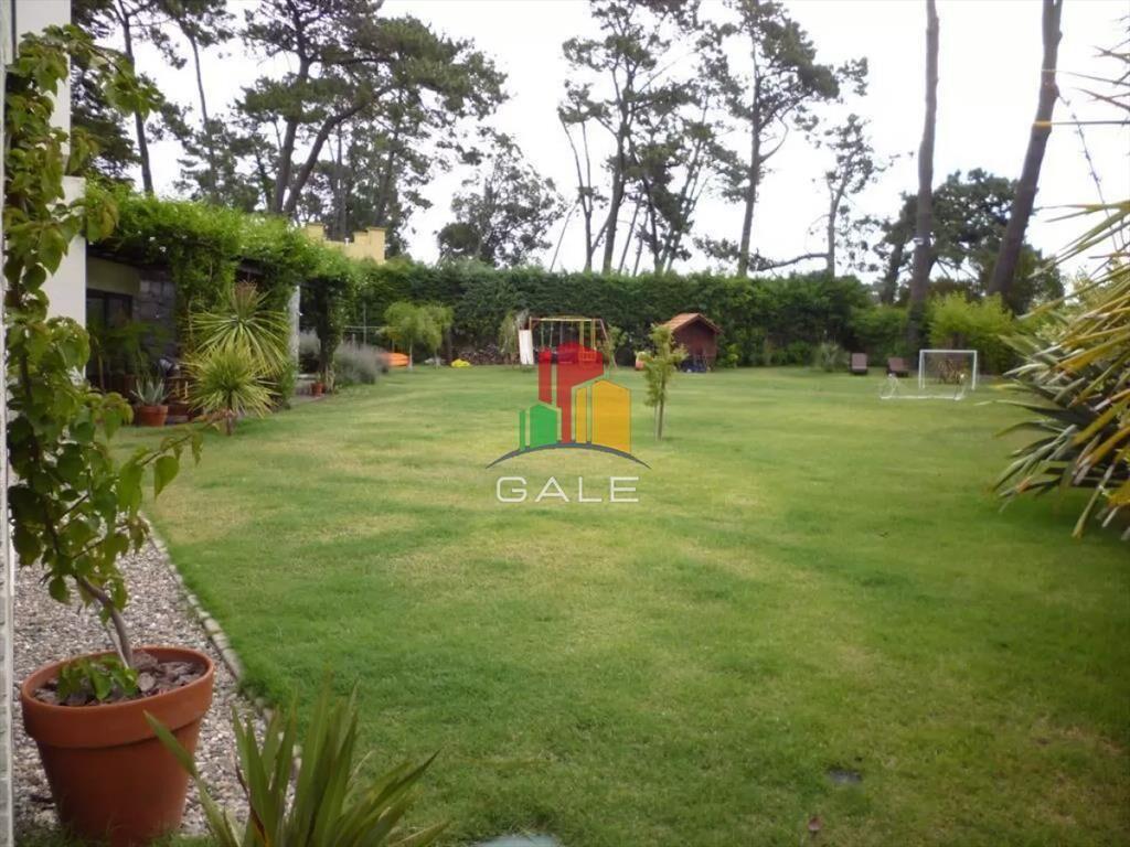 Hermosa casa de 4 dormitorios en agradable entorno.