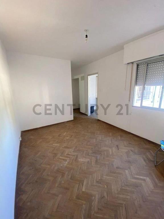 TRES CUCES, 1 DOR, TERCER PISO / escalera CONTRAFRENTE ...