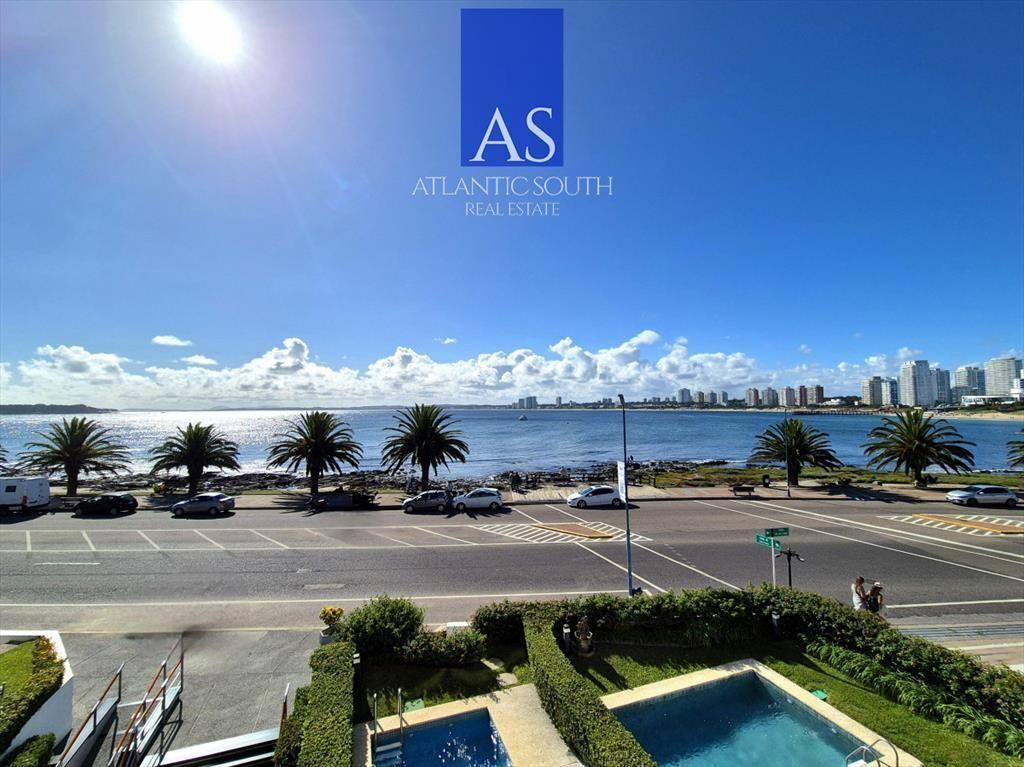 Apartamento 3 dormitorios + dependencia frente al