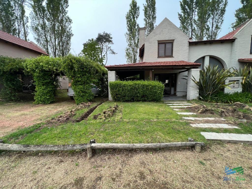 Casa en Barrio privado con piscina y cancha de