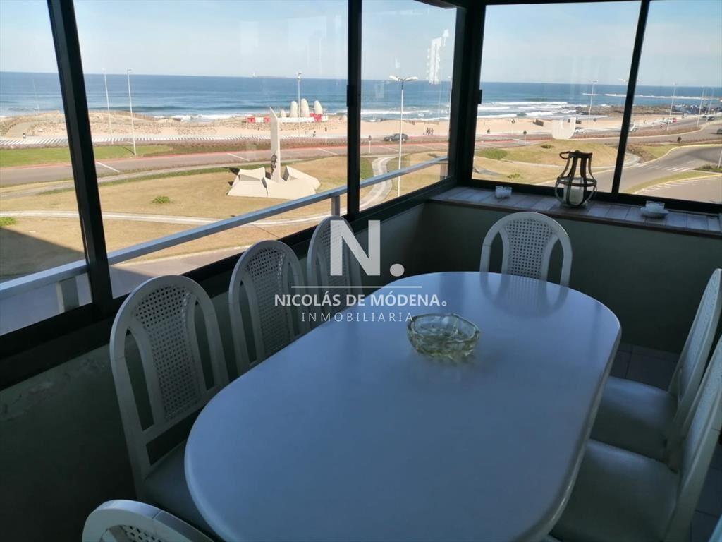 Espectacular departamento en primera línea, del