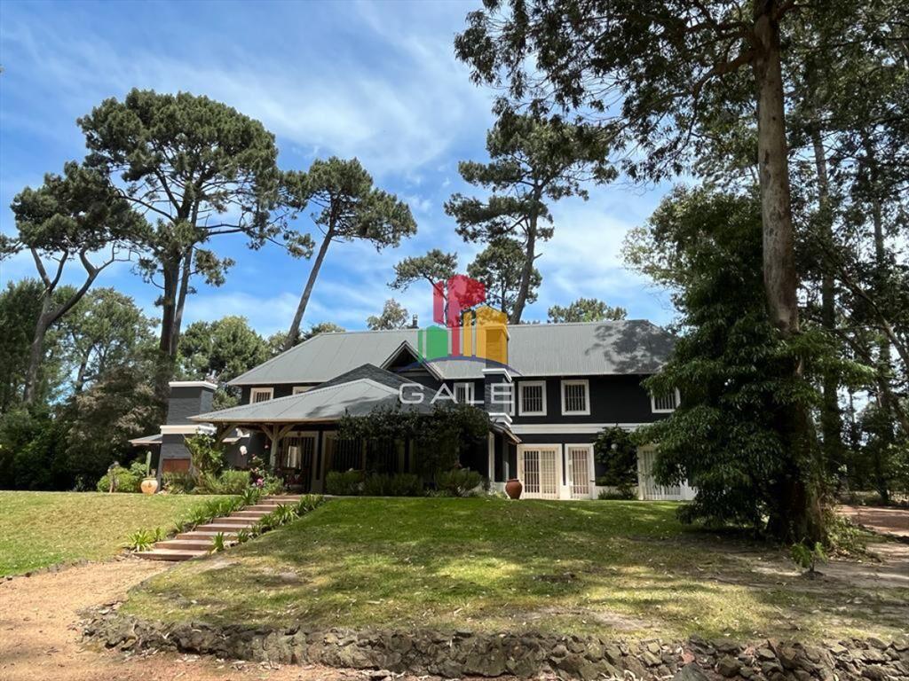 Vende casa de 4 dormitorios en Pinares, Punta del