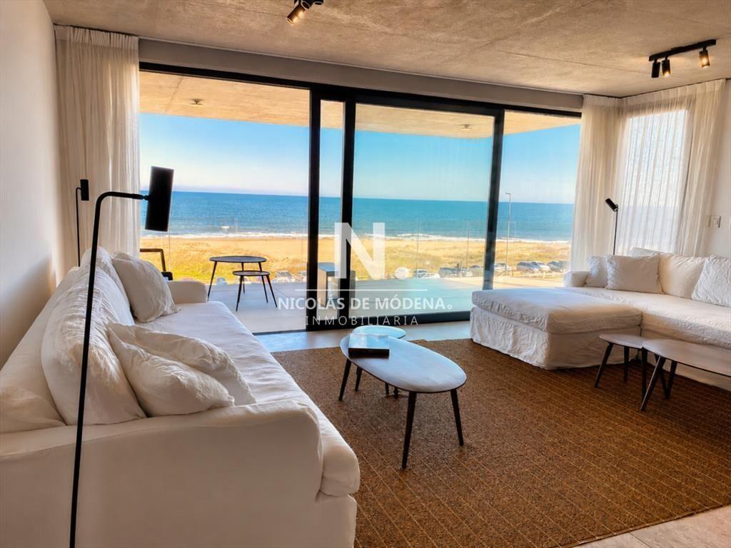Departamneto de 4 dormitorios en venta frente al