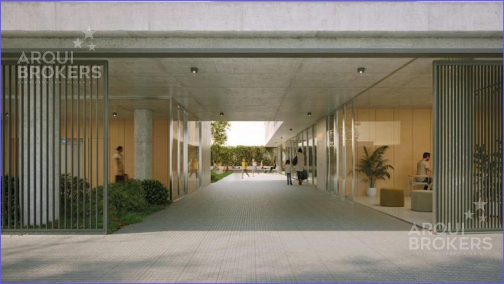 Apartamento penthouse de dos dormitorios en venta en Tres C