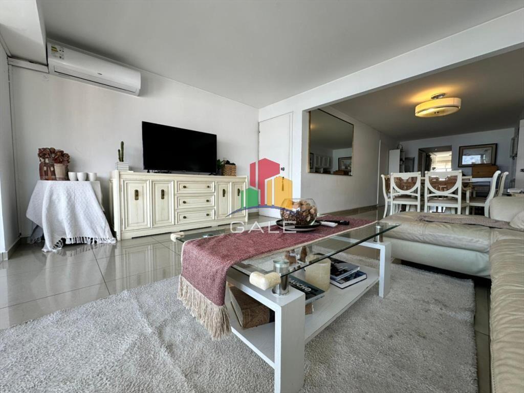 Apto en venta, Punta del este, playa brava.