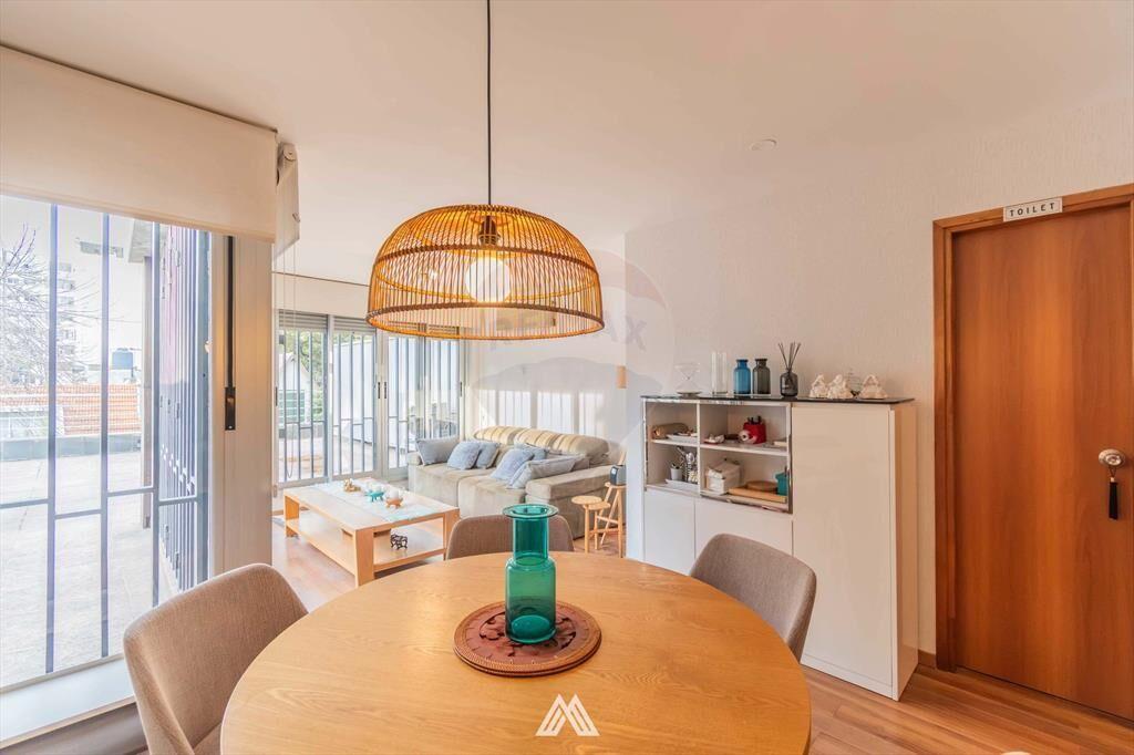 VENTA POCITOS APTO 2 DORM TERRAZA + GJE AMUEBLADO