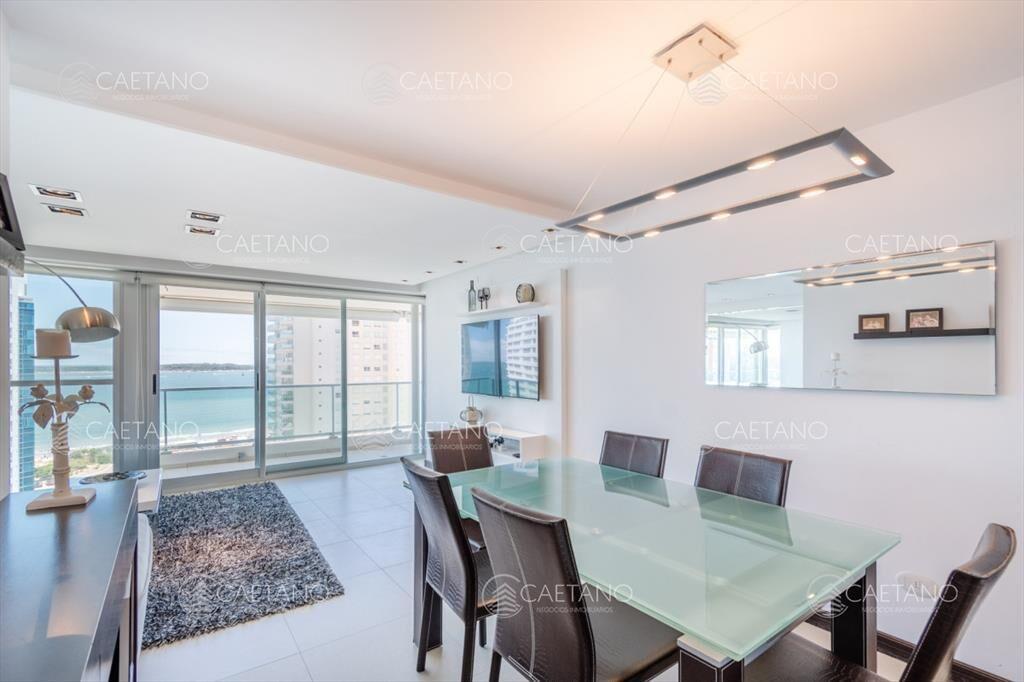 Excelente Apartamento de 3 Dormitorios con Vista al Mar - V