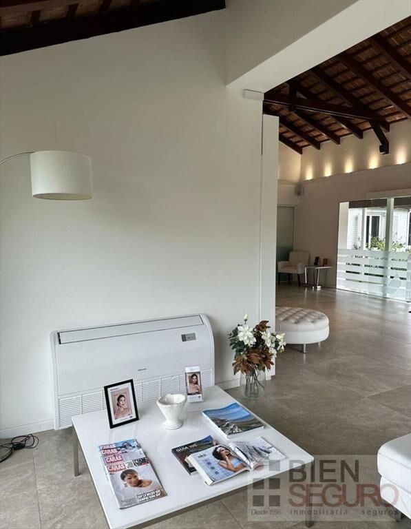 Impecable propiedad en Punta del Este, ideal clínica o inst