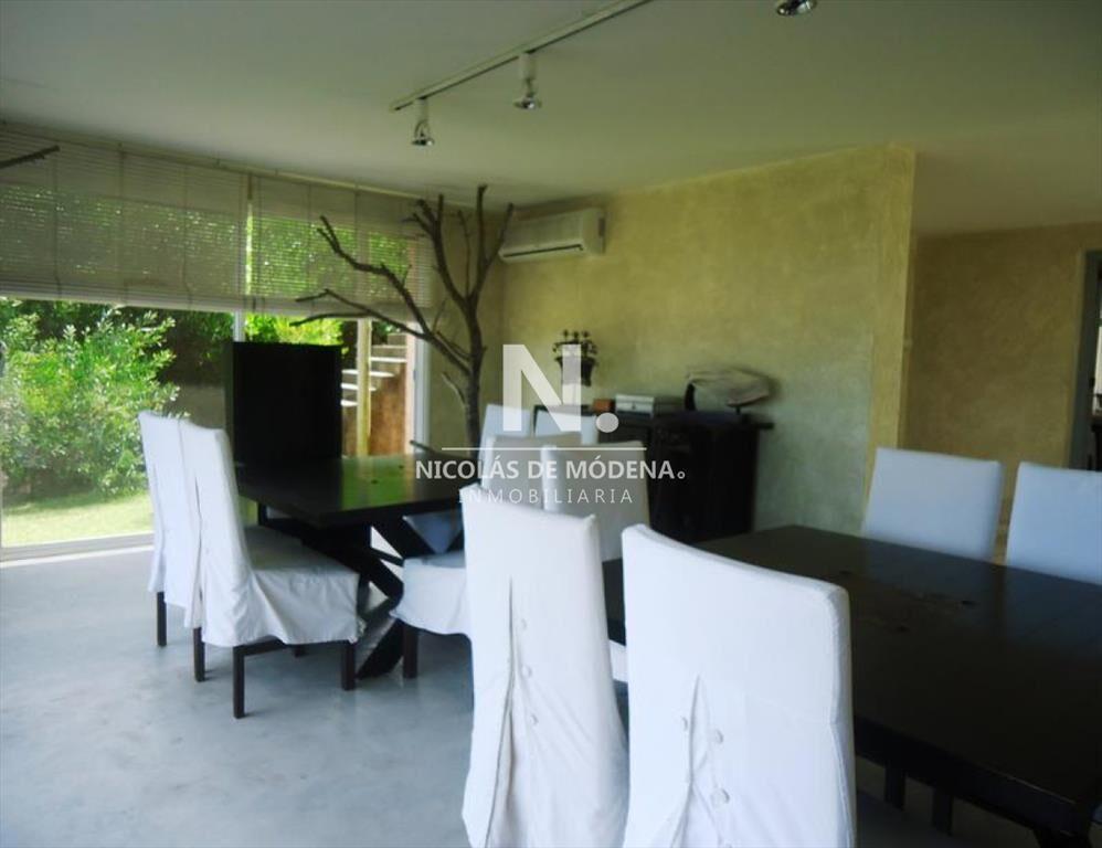 Excelente casa frente al Mar en la zona Montoya de 4 dormit