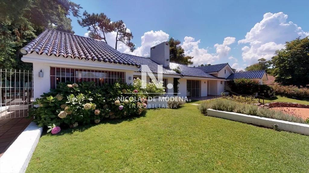Casa en venta en Punta del este de 4 dormitorios.
