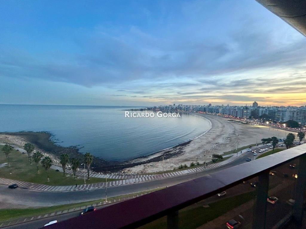 Apartamento en venta de 3 dormitorios y servicio - garaj...