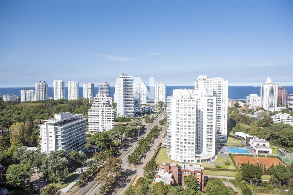 Departamento a estrenar a pasos de Punta