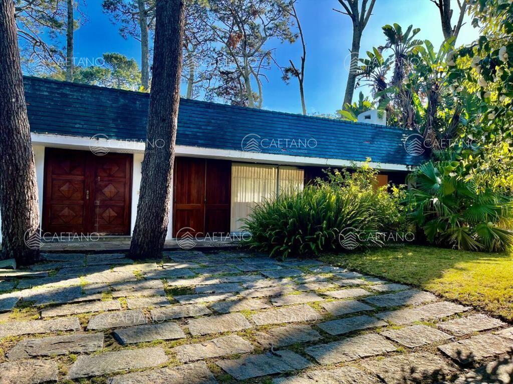 Venta casa con terreno de 6600m2 por Pedragosa