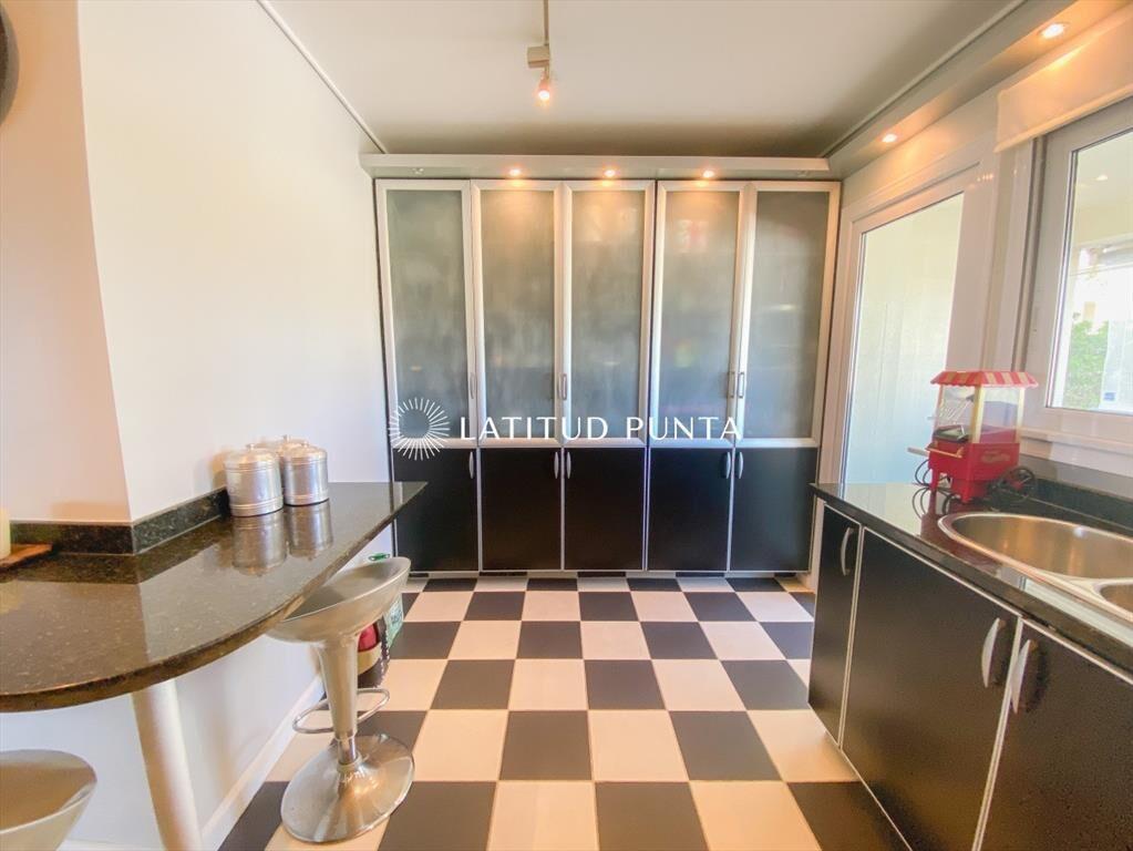 Apartamento en Mansa, 4 dormitorios, estufa a y