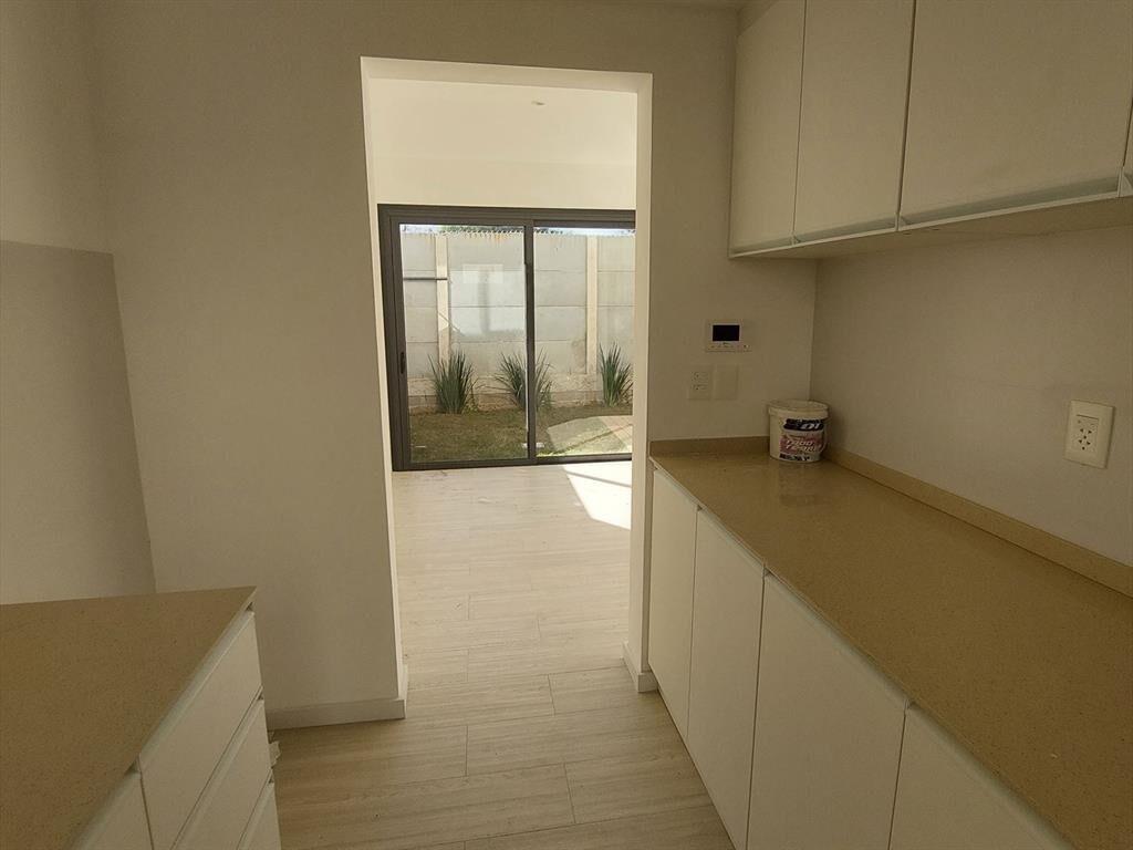 VENTA CASA CARRASCO NORTE 2 DORMITORIOS COCHERA CON RENTA