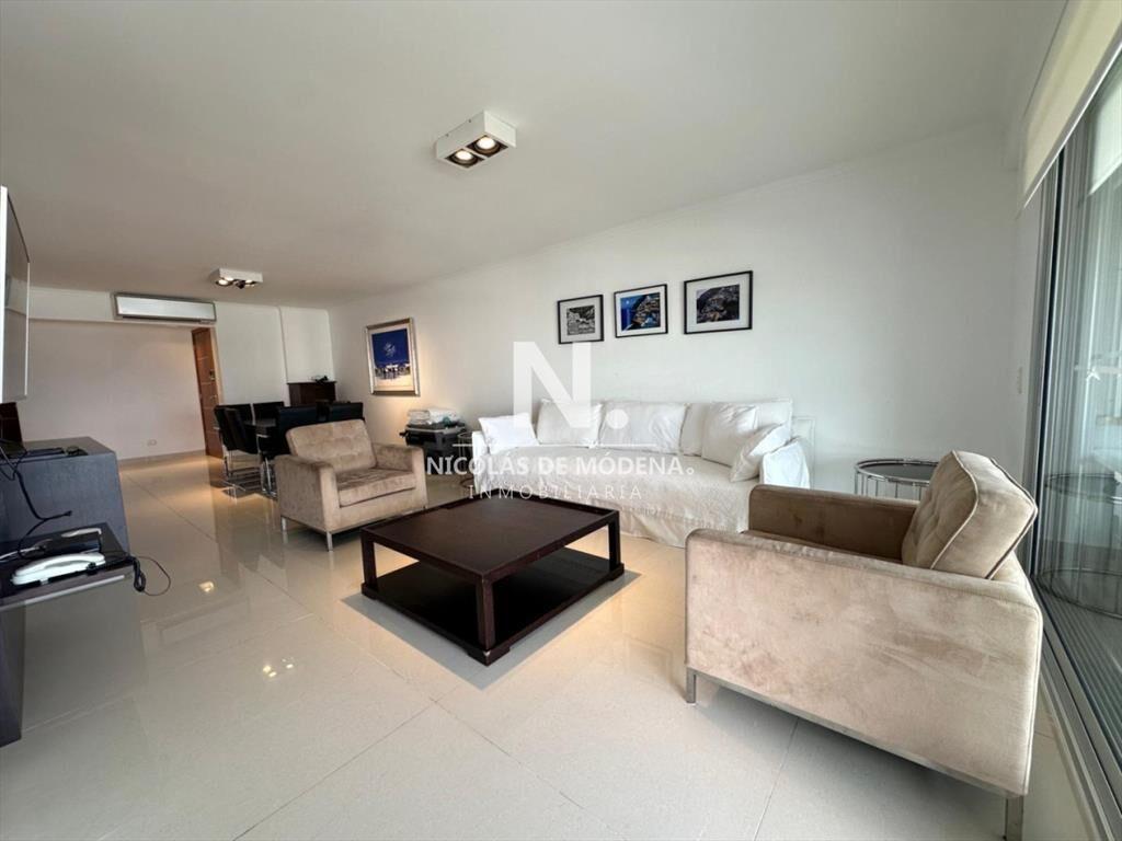 En venta apartamento de 3 dormitorios en Mansa,