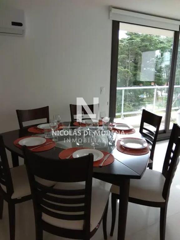 Se alquila apartamento de 2 dormitorios en Roosevelt- Punt