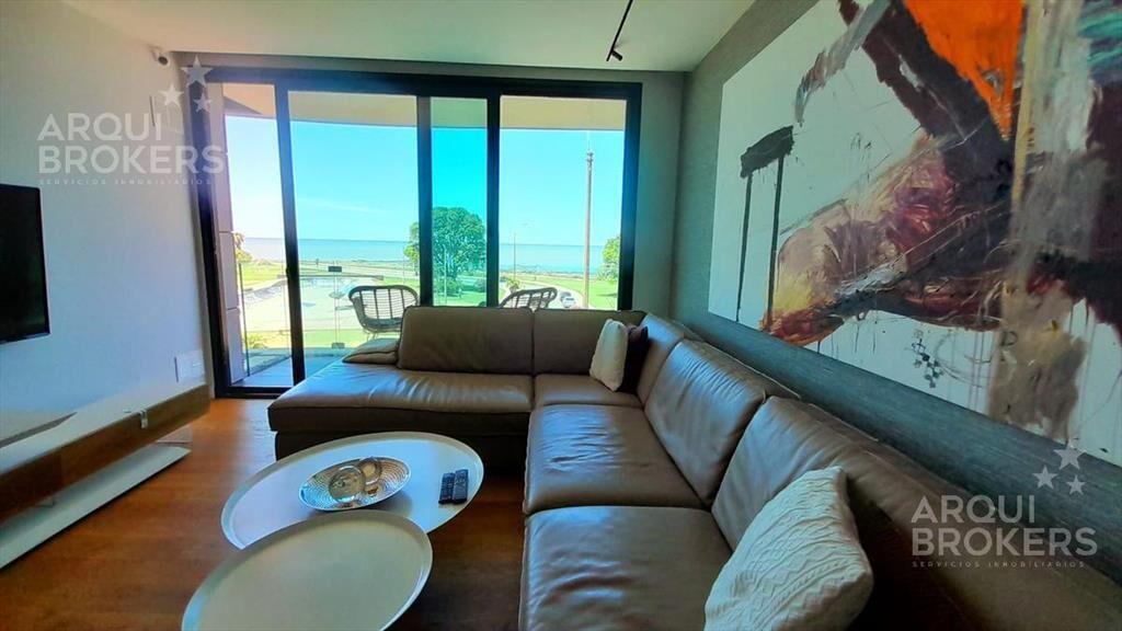 Venta apartamento dos dormitorios en Puerto del Buceo con