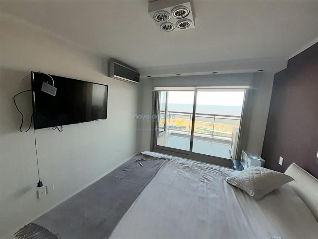 Apartamento en Alquiler de 3 Dormitorios en Punta