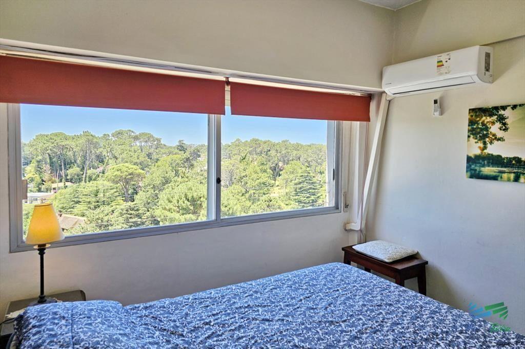 Alquila apartamento 1 dormitorio con cochera techada y serv