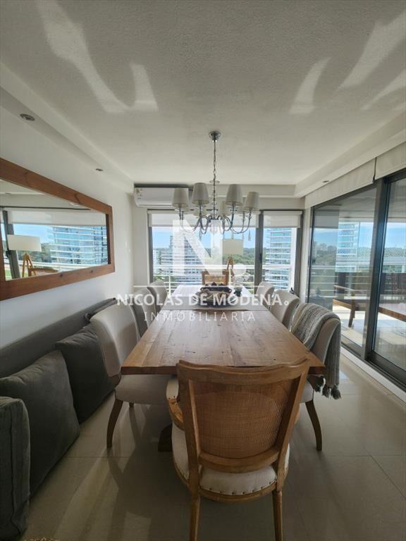 Apartamento de 3 dormitorios en alquiler temporal Punta del