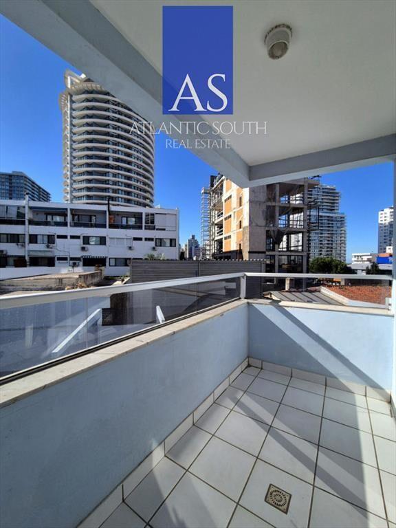 Apartamento de 1 dormitorio terraza cochera cerca
